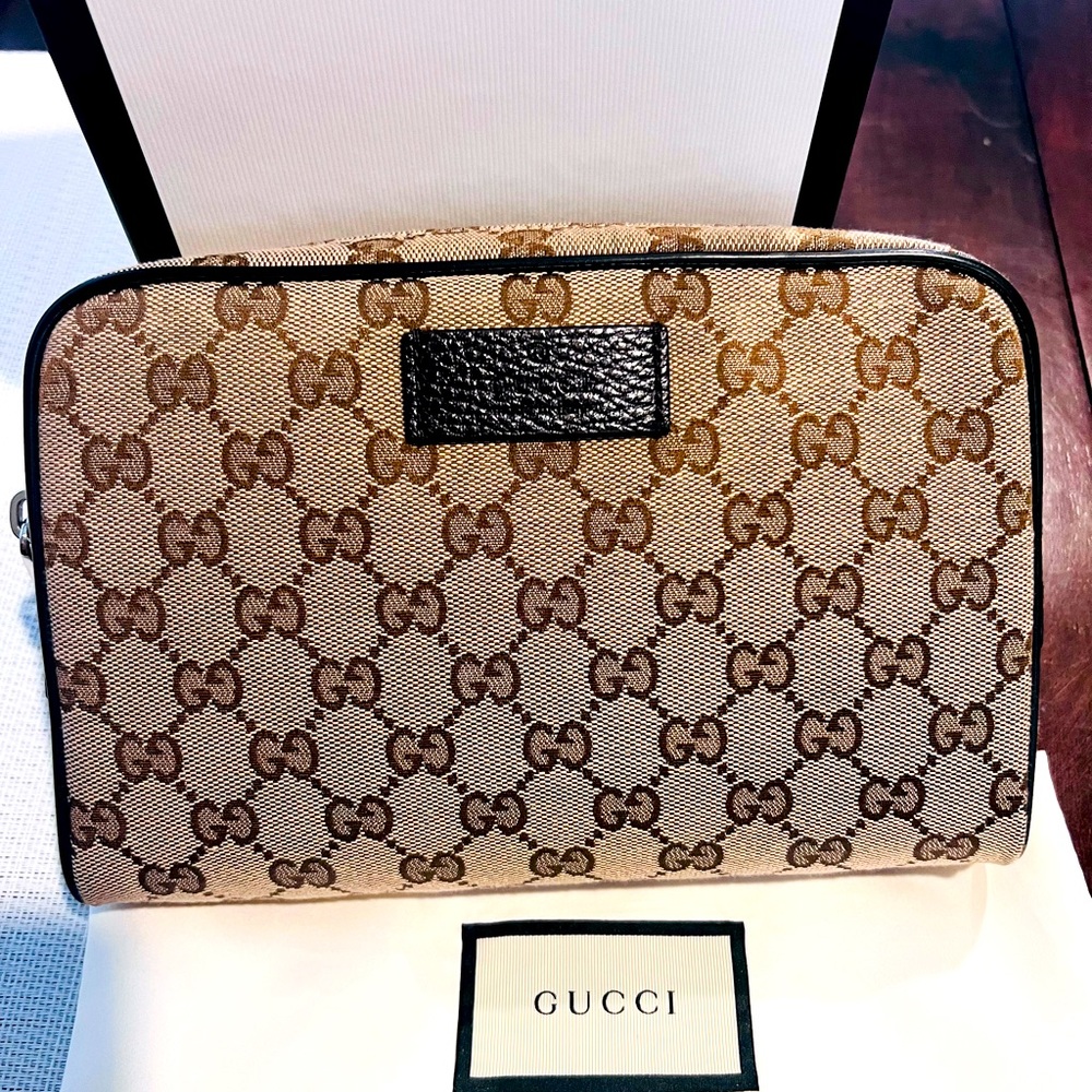 Like New‼️. Gucci Belt Bag for sale!  Comes w all inclusions. SOLD‼️